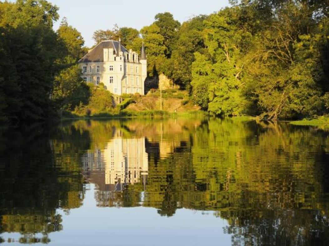 Chateau Des Loups - Les Cedres Bleus Echire Kültér fotó