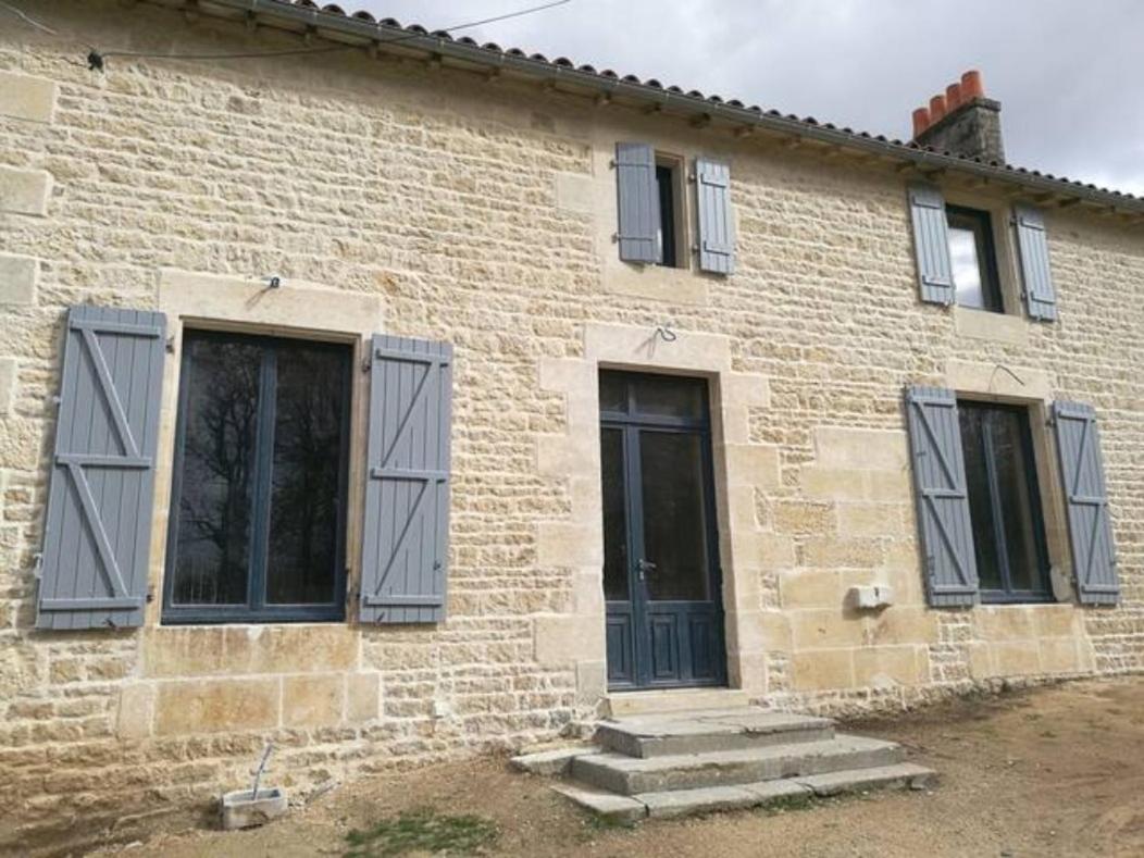 Chateau Des Loups - Les Cedres Bleus Echire Kültér fotó