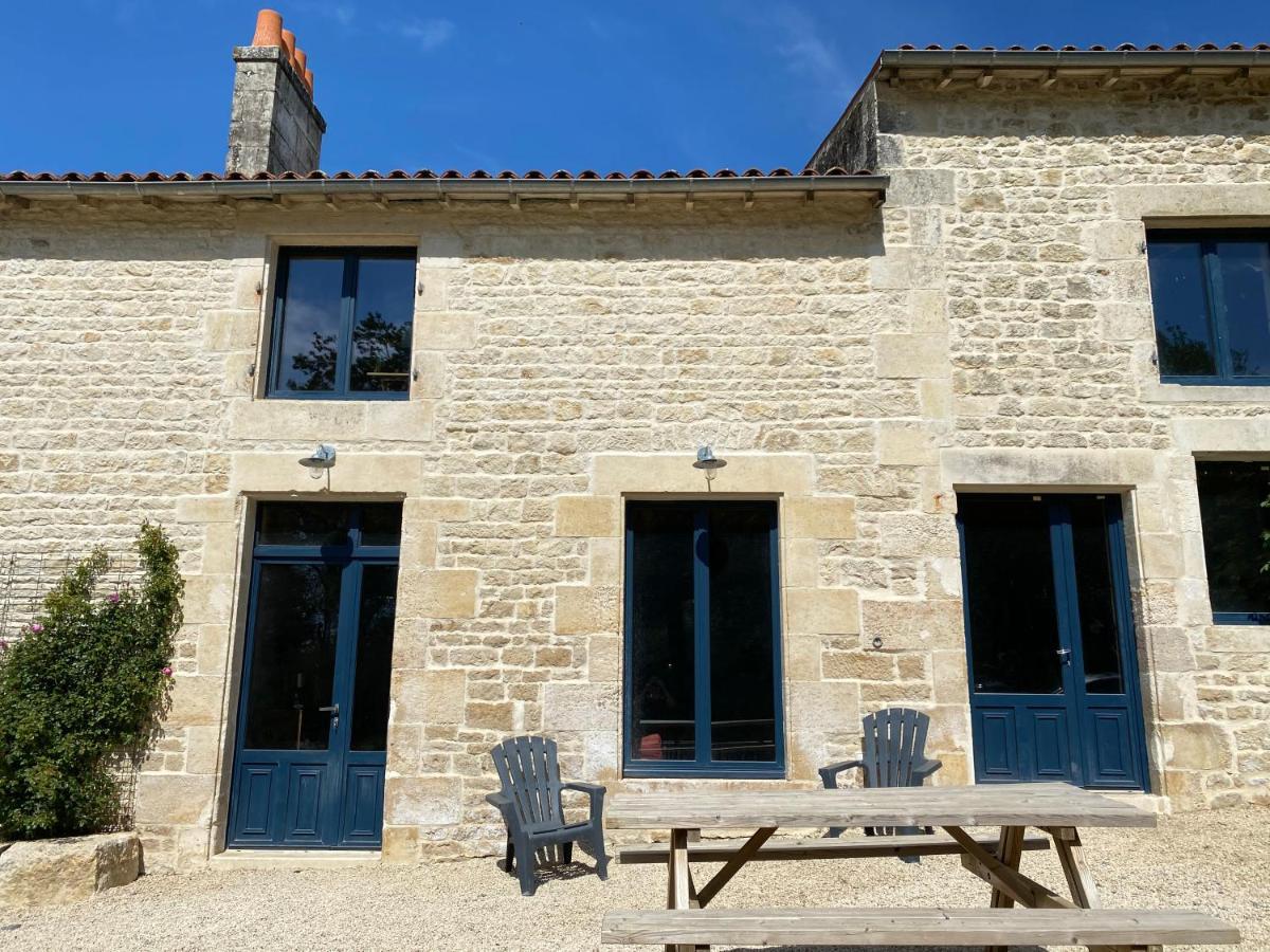 Chateau Des Loups - Les Cedres Bleus Echire Kültér fotó