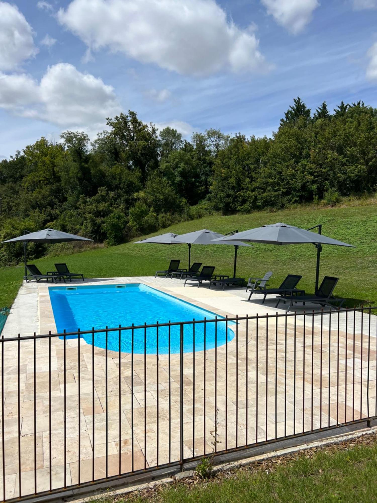 Chateau Des Loups - Les Cedres Bleus Echire Kültér fotó